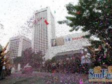 地铁站楼上正两室,自己住家装修,拎包入住