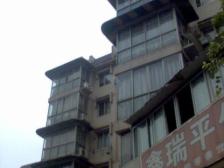 双轻轨,交通便利,大四房,精装修 朝小区中庭 中楼层