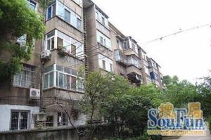 北京东路435号防疫站宿舍 南北通透,采光好 装修好,环镜优美 近地铁 中间楼层