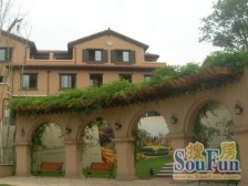 地下室全采光端户,中庭位置,花园200+,无房产税