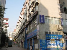 此房户型方正,有电梯,采光充足,布局合理