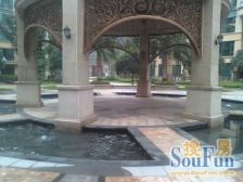 此房位置安静,户型方正,业主住家精装修