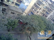 渝中轻轨房 带屋顶 近芭 属 人和街 出行生活方便