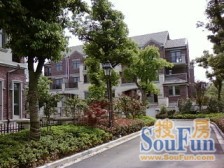 保利国际高尔夫 瑞士风华 独栋别墅 临湖