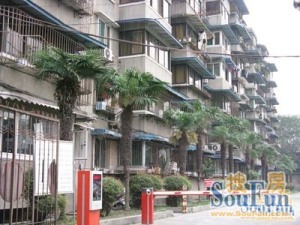 草堂北路6号3室1厅东西