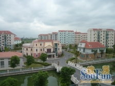 一楼带20多平花园,得房率高 毛坯宜装修 价格可以谈