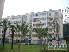 顶楼加阁楼,户型方正 诚心出售,看中价格可谈