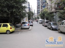 带200平方屋顶花园 四房双卫 住家精装修