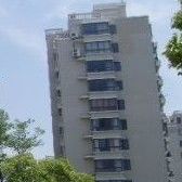 黄浦江旁,一字开头买电梯房,一线江景房。近地铁。