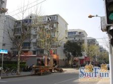 宜川公园旁,底楼一门关带花园已做成房间,看房有钥匙