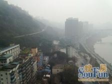 轻轨站旁中庭两室,大阳台视野好,看公园看旧址