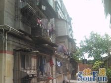 铁路宿舍月台西 南北通透,采光好 装修好,环镜优美 中间楼层