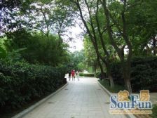 地铁口 公园旁 小区停车方便 拎包入住