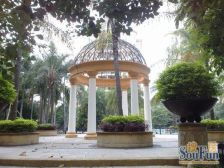 尽享现代城镇多功能的服务和小区自身配套系统