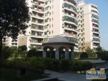 稀!缺山上精装三房,带车位保养全新,拎包入住,带三间大阳台