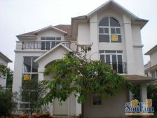 湖边独栋3层大别墅,带650方花园