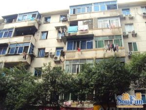 此房户型手续齐全,格局好,采光好,无遮挡,出行方便