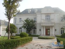 世茂佘山庄园法式庄园独栋 装修好 东临河占地2000平