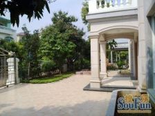 豪园大单边别墅177,停车方便。适合重建的别墅