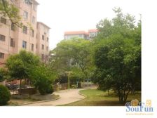 中间楼层,边套全明一房,小区花园位置。