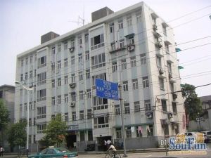 西湖边地铁口户型方正西边套前后三开门40方院子