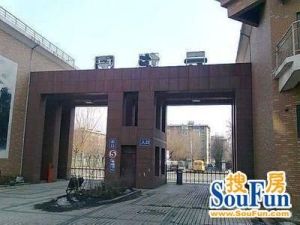 此房户型手续齐全,格局好,采光好,无遮挡,出行方便