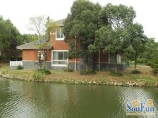 满五没有个税 C区临内湖 使用面积600平 花园1480平