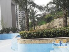 楼下就是轻轨,出行方便,背后就是公园,户型方正