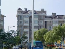 主卧朝南,小区中心位置,中式风格,采光充足