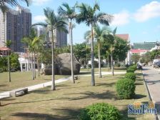 东海湾翡翠园别墅 朝南位置好,可翻建 带前后花园