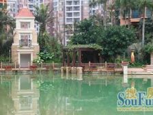 这套房子是城堡的大边位别墅,窗户很多光线好