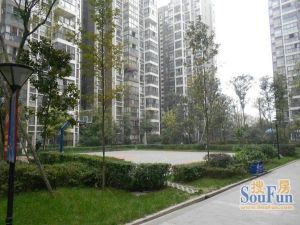 恩威玲珑南域2室2厅东北