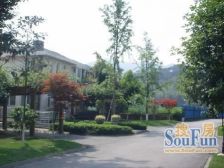 跃层带阁楼,户型方正朝向好,精装修家具家电齐全