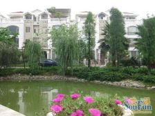 蓝天花语南向单边位,花园270方,带光伏发电