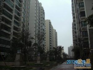 小区位置好,生活便利,户型方正