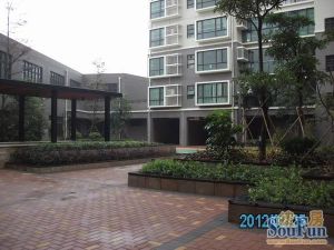 金湾红旗旗景中央园精装修三房业主诚心卖