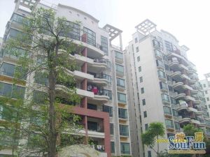 户型方正实用大4房,实用率高,位于小区中间安静舒适