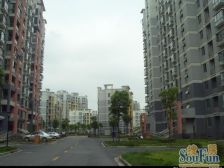 小区中心位置,主卧朝南,非底楼房,卫生间全明