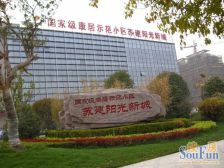 小区植被多,形成天然的氧吧,装修环保