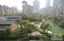 内环花园洋房,客厅挑高6米顶复户型,含两个大露台。