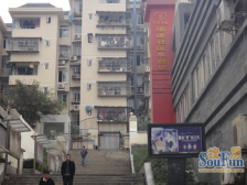 轻轨站旁 标准四房 通透性好 业主诚心出售