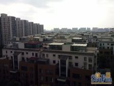 精品2楼洋房,南北大四房,附有70平地下室和25平露台