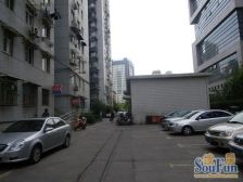 电梯房,主卧朝南,交通便利,居家装修