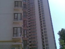 百合家园的房子公摊小24小时物业,出小区就是黄河风.