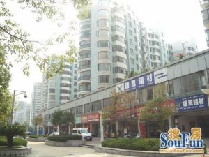 松柏巷南北通透,采光好近地铁视野好,诚心出售