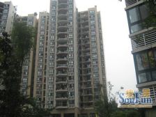 此房格局好,户型方正,正规大三房,住家装修