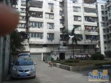 此房5年不唯一,交通便利,南北对流,简单装修,