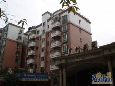 楼下就是公立很好的学楼 大润发就在300米 价钱便宜