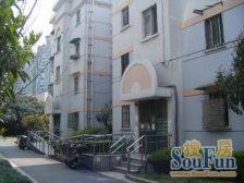 新挂牌大三房,出门就是地铁口,带30平院子,采光好