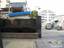金山卫站旁,楼层好,户型方正。